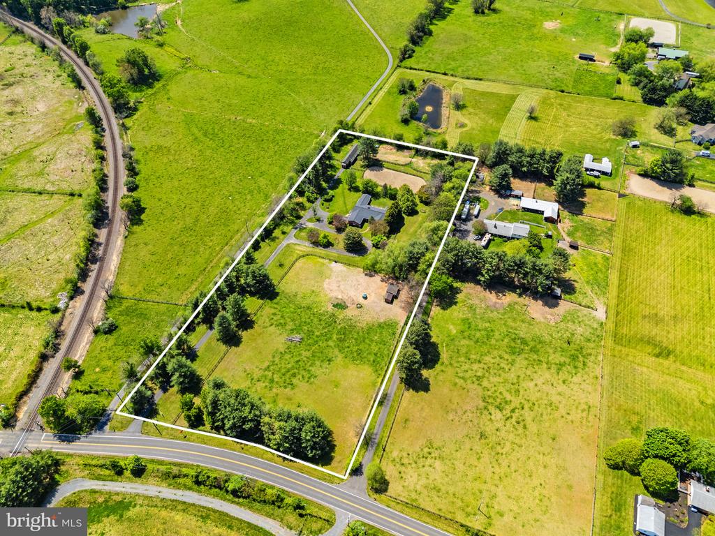 3934 RECTORTOWN RD, MARSHALL, Virginia 20115, 4 Bedrooms Bedrooms, ,2 BathroomsBathrooms,Residential,3934 RECTORTOWN RD,VAFQ2022142 MLS # VAFQ2022142