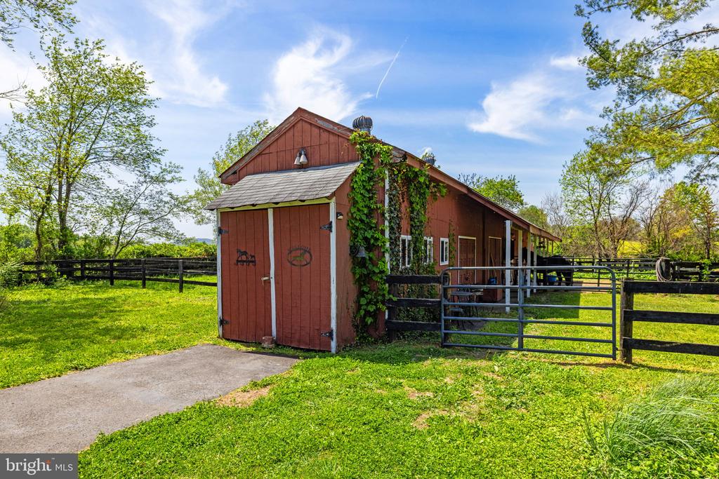 3934 RECTORTOWN RD, MARSHALL, Virginia 20115, 4 Bedrooms Bedrooms, ,2 BathroomsBathrooms,Residential,3934 RECTORTOWN RD,VAFQ2022142 MLS # VAFQ2022142