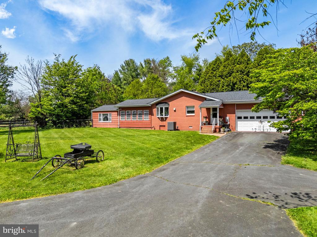 3934 RECTORTOWN RD, MARSHALL, Virginia 20115, 4 Bedrooms Bedrooms, ,2 BathroomsBathrooms,Residential,3934 RECTORTOWN RD,VAFQ2022142 MLS # VAFQ2022142