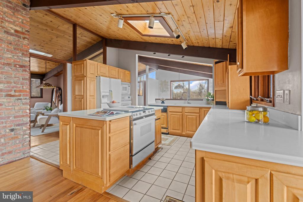 7099 GLEN CURTISS LN, WARRENTON, Virginia 20187, 4 Bedrooms Bedrooms, ,3 BathroomsBathrooms,Residential,7099 GLEN CURTISS LN,VAFQ2022134 MLS # VAFQ2022134