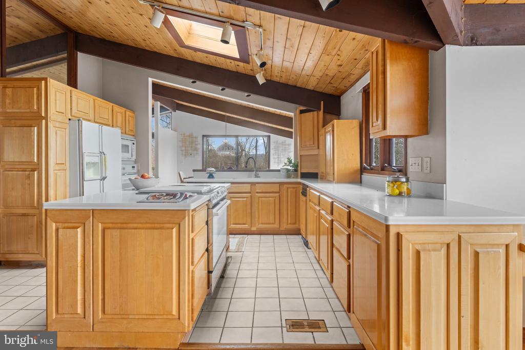 7099 GLEN CURTISS LN, WARRENTON, Virginia 20187, 4 Bedrooms Bedrooms, ,3 BathroomsBathrooms,Residential,7099 GLEN CURTISS LN,VAFQ2022134 MLS # VAFQ2022134