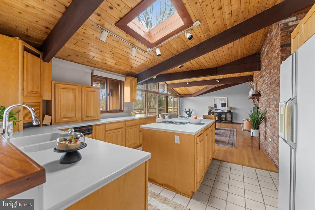 7099 GLEN CURTISS LN, WARRENTON, Virginia 20187, 4 Bedrooms Bedrooms, ,3 BathroomsBathrooms,Residential,7099 GLEN CURTISS LN,VAFQ2022134 MLS # VAFQ2022134