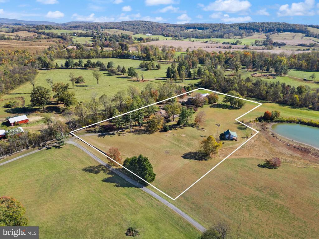 7099 GLEN CURTISS LN, WARRENTON, Virginia 20187, 4 Bedrooms Bedrooms, ,3 BathroomsBathrooms,Residential,7099 GLEN CURTISS LN,VAFQ2022134 MLS # VAFQ2022134