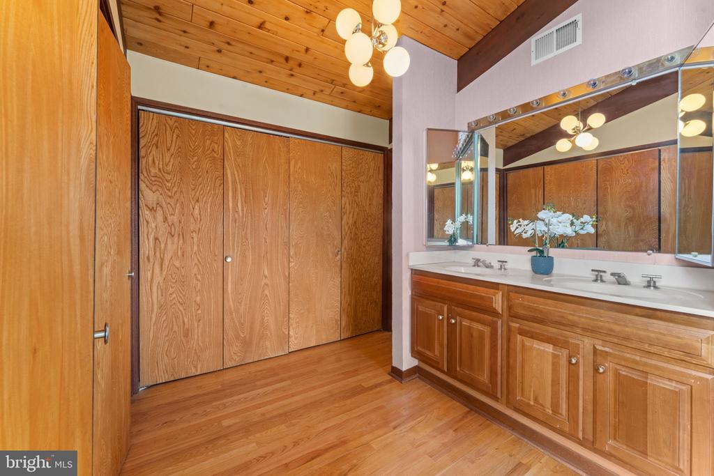 7099 GLEN CURTISS LN, WARRENTON, Virginia 20187, 4 Bedrooms Bedrooms, ,3 BathroomsBathrooms,Residential,7099 GLEN CURTISS LN,VAFQ2022134 MLS # VAFQ2022134