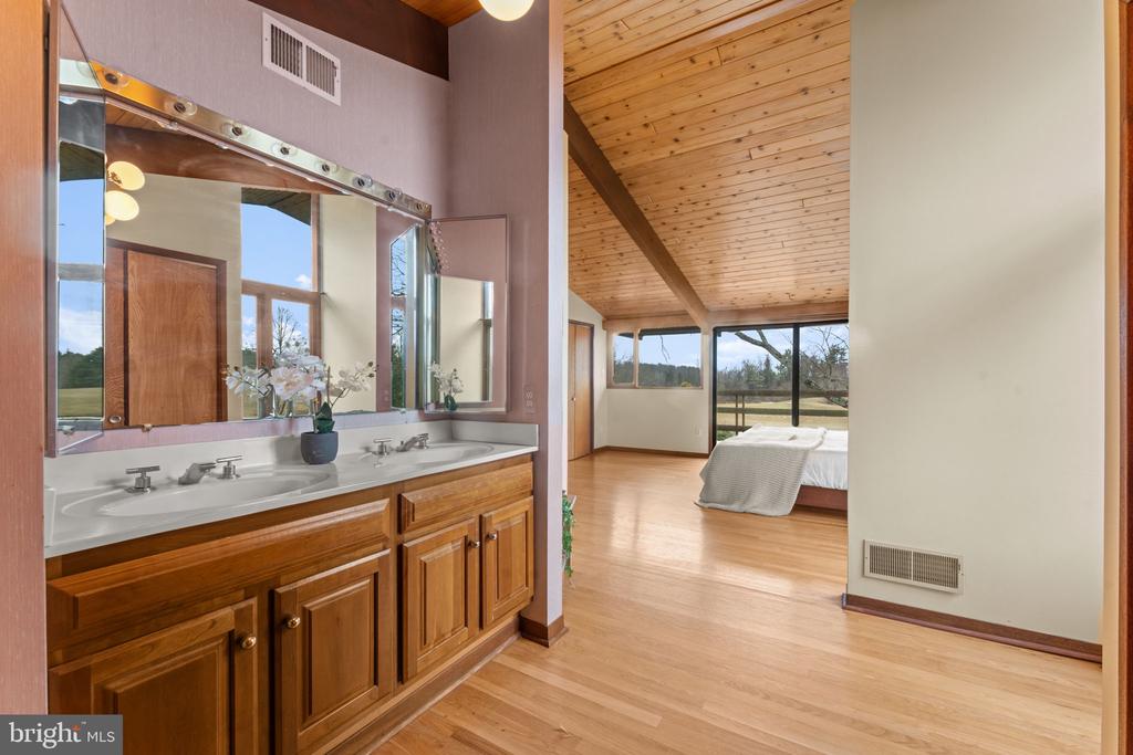 7099 GLEN CURTISS LN, WARRENTON, Virginia 20187, 4 Bedrooms Bedrooms, ,3 BathroomsBathrooms,Residential,7099 GLEN CURTISS LN,VAFQ2022134 MLS # VAFQ2022134