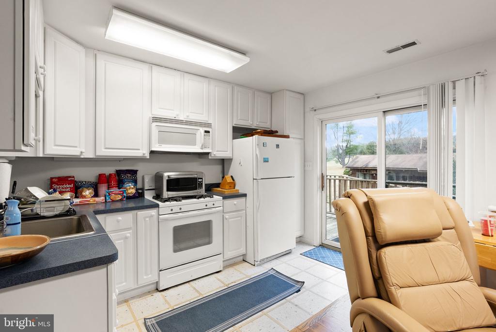 7099 GLEN CURTISS LN, WARRENTON, Virginia 20187, 4 Bedrooms Bedrooms, ,3 BathroomsBathrooms,Residential,7099 GLEN CURTISS LN,VAFQ2022134 MLS # VAFQ2022134