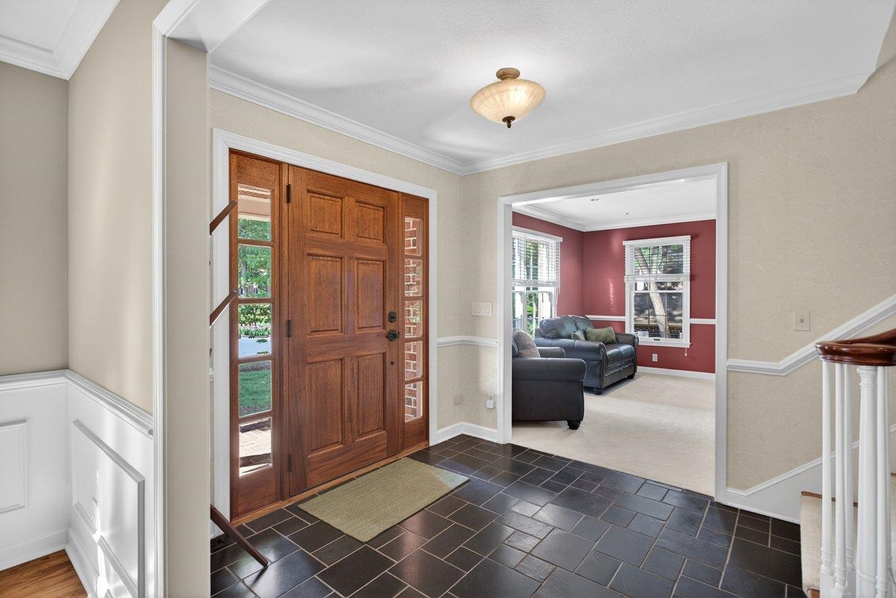 Upon entering , the Living Room is on the left and Dining Room is on the right Upon entering , the Living Room is on the left and Dining Room is on the right