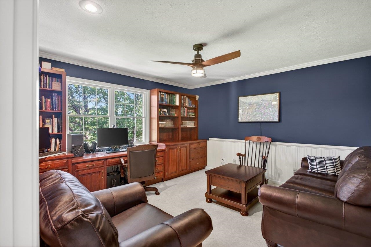 Well thought out built in desk makes this a perfect home office but there is also lots of space to become a bedroom Well thought out built in desk makes this a perfect home office but there is also lots of space to become a bedroom