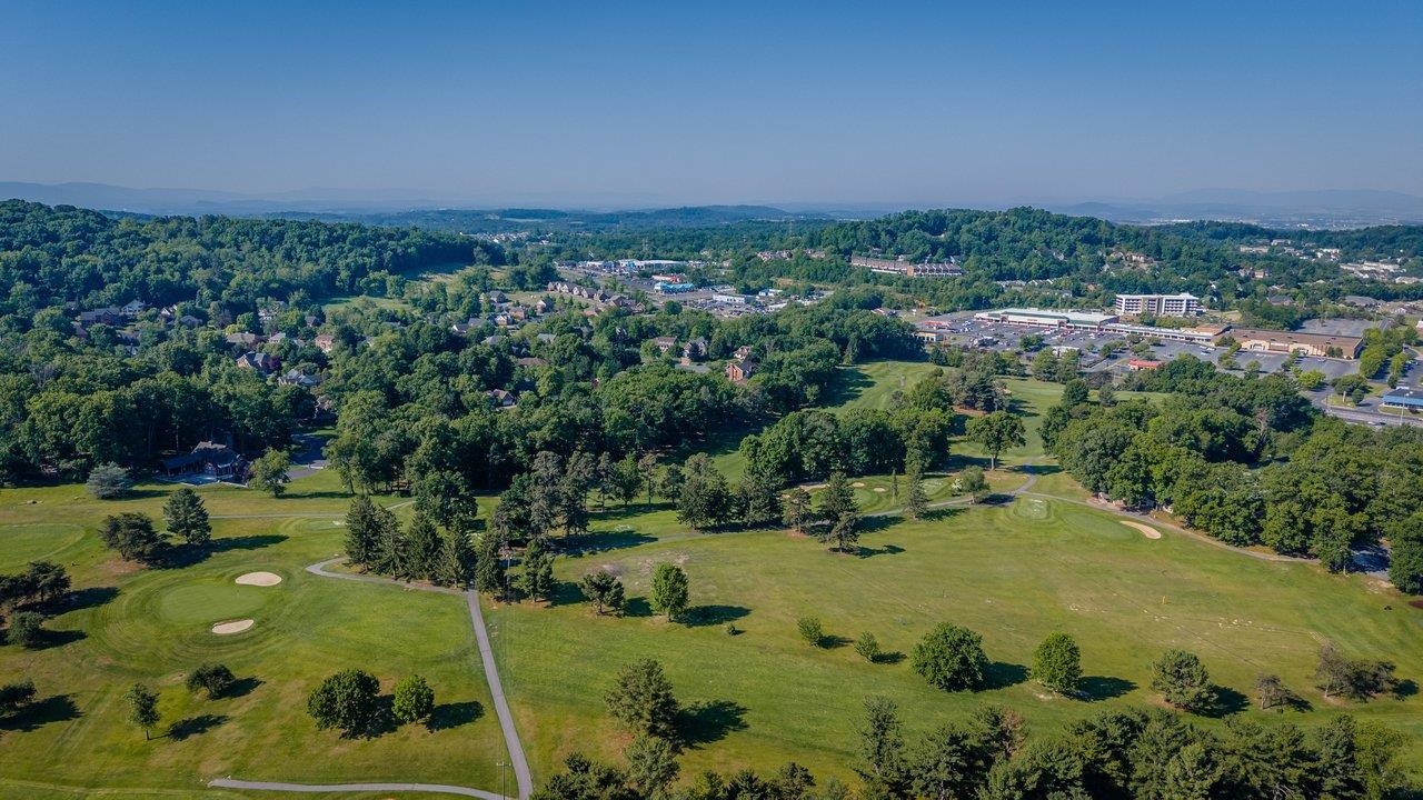 207 FAIRWAY DR, HARRISONBURG, Virginia 22802, 4 Bedrooms Bedrooms, ,3 BathroomsBathrooms,Residential,207 FAIRWAY DR,677224 MLS # 677224 207 FAIRWAY DR, HARRISONBURG, Virginia 22802, 4 Bedrooms Bedrooms, ,3 BathroomsBathrooms,Residential,207 FAIRWAY DR,677224 MLS # 677224