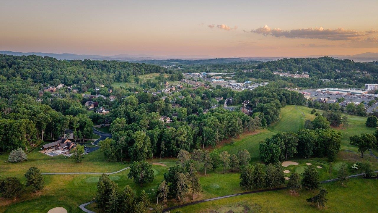 207 FAIRWAY DR, HARRISONBURG, Virginia 22802, 4 Bedrooms Bedrooms, ,3 BathroomsBathrooms,Residential,207 FAIRWAY DR,677224 MLS # 677224 207 FAIRWAY DR, HARRISONBURG, Virginia 22802, 4 Bedrooms Bedrooms, ,3 BathroomsBathrooms,Residential,207 FAIRWAY DR,677224 MLS # 677224