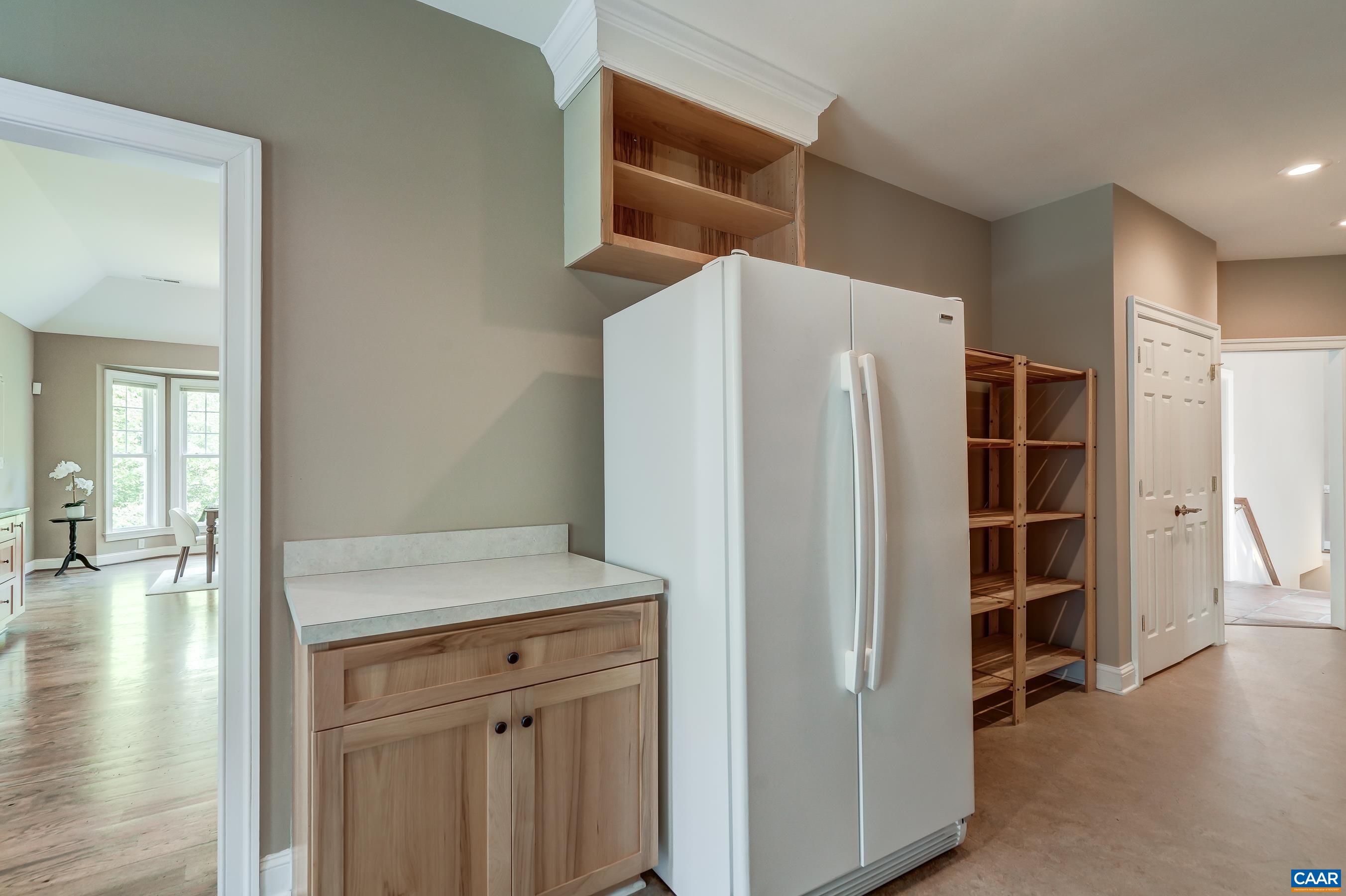 Butler's pantry/laundry