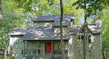 Beautiful mountain home bordering the GW National Forest and offering wonderful seasonal mountain, Shenandoah Valley and sunrise views.