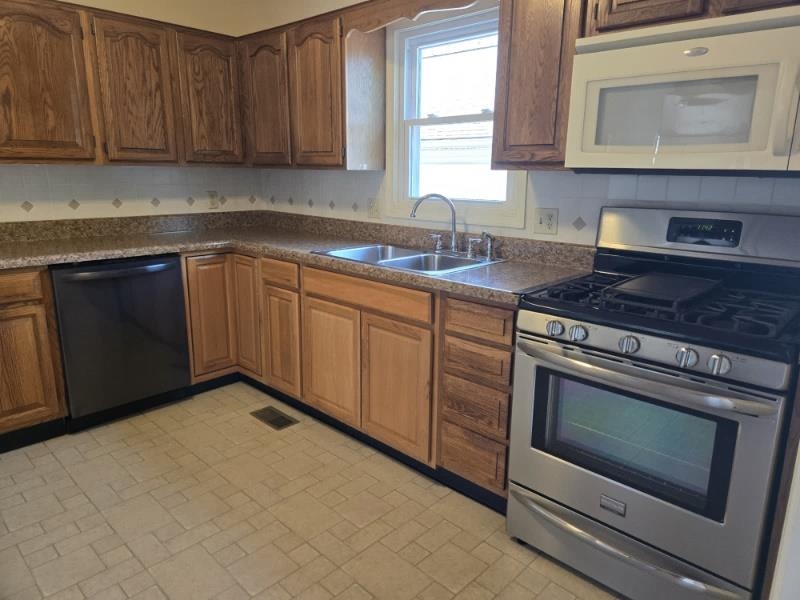 1326 MEADOWLARK DR, HARRISONBURG, Virginia 22802, 3 Bedrooms Bedrooms, ,2 BathroomsBathrooms,Residential,Quadrant 1 NS, Meadowlark Dr, Lot 11, Block J, Uni,1326 MEADOWLARK DR,677369 MLS # 677369 1326 MEADOWLARK DR, HARRISONBURG, Virginia 22802, 3 Bedrooms Bedrooms, ,2 BathroomsBathrooms,Residential,Quadrant 1 NS, Meadowlark Dr, Lot 11, Block J, Uni,1326 MEADOWLARK DR,677369 MLS # 677369