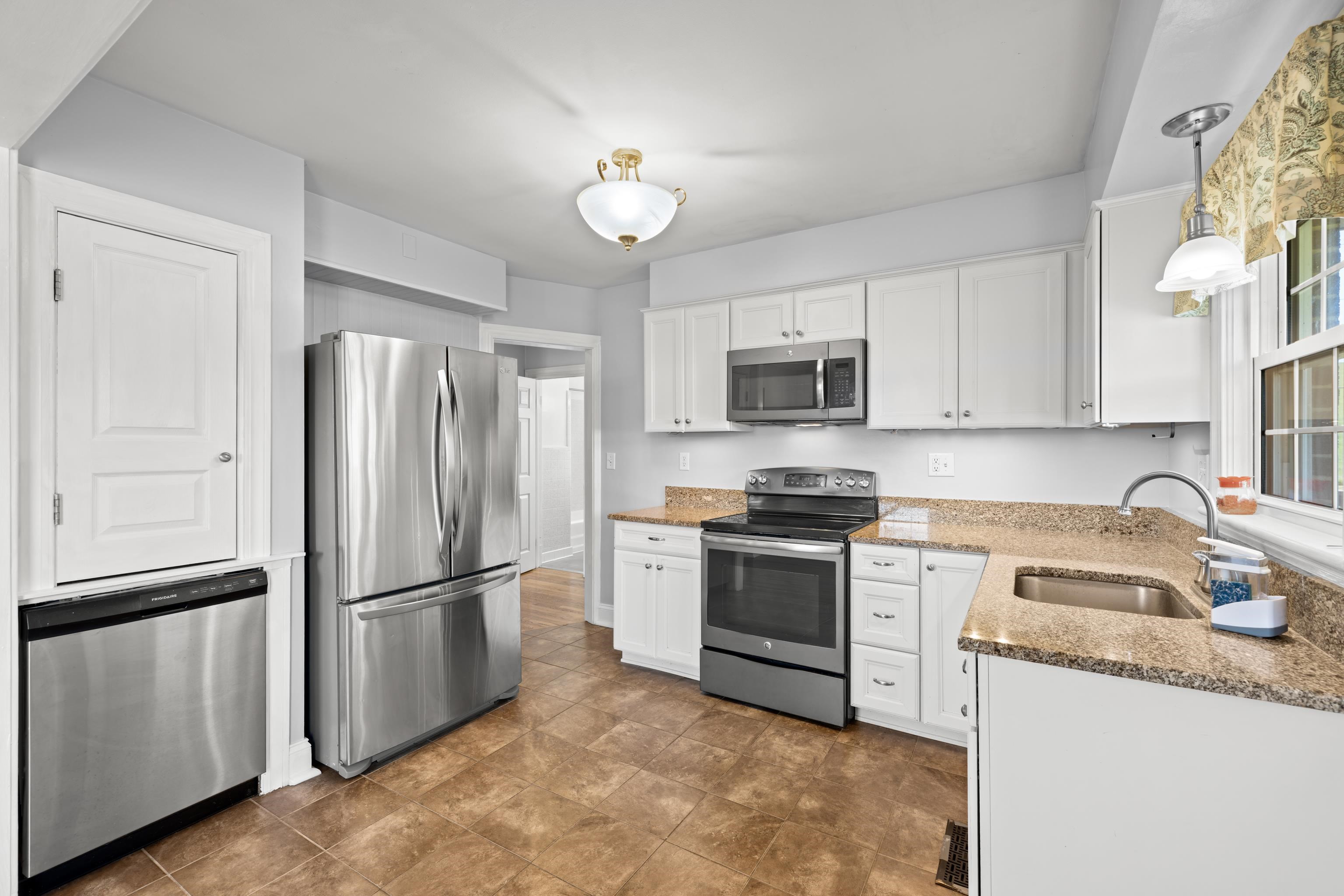 3246 CHURCHVILLE AVE, STAUNTON, Virginia 24401, 3 Bedrooms Bedrooms, ,2 BathroomsBathrooms,Residential,3246 CHURCHVILLE AVE,677391 MLS # 677391 3246 CHURCHVILLE AVE, STAUNTON, Virginia 24401, 3 Bedrooms Bedrooms, ,2 BathroomsBathrooms,Residential,3246 CHURCHVILLE AVE,677391 MLS # 677391