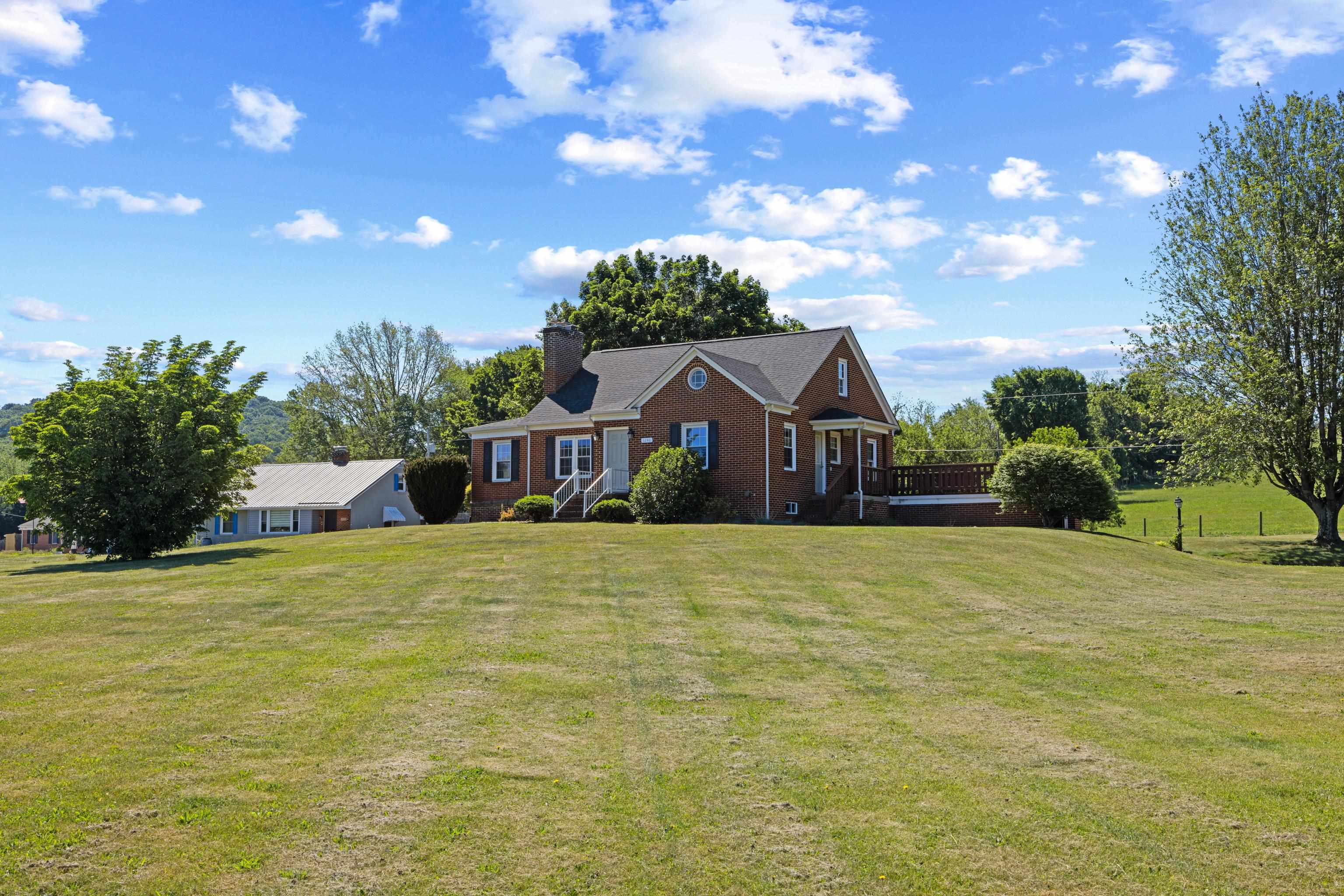 3246 CHURCHVILLE AVE, STAUNTON, Virginia 24401, 3 Bedrooms Bedrooms, ,2 BathroomsBathrooms,Residential,3246 CHURCHVILLE AVE,677391 MLS # 677391 3246 CHURCHVILLE AVE, STAUNTON, Virginia 24401, 3 Bedrooms Bedrooms, ,2 BathroomsBathrooms,Residential,3246 CHURCHVILLE AVE,677391 MLS # 677391