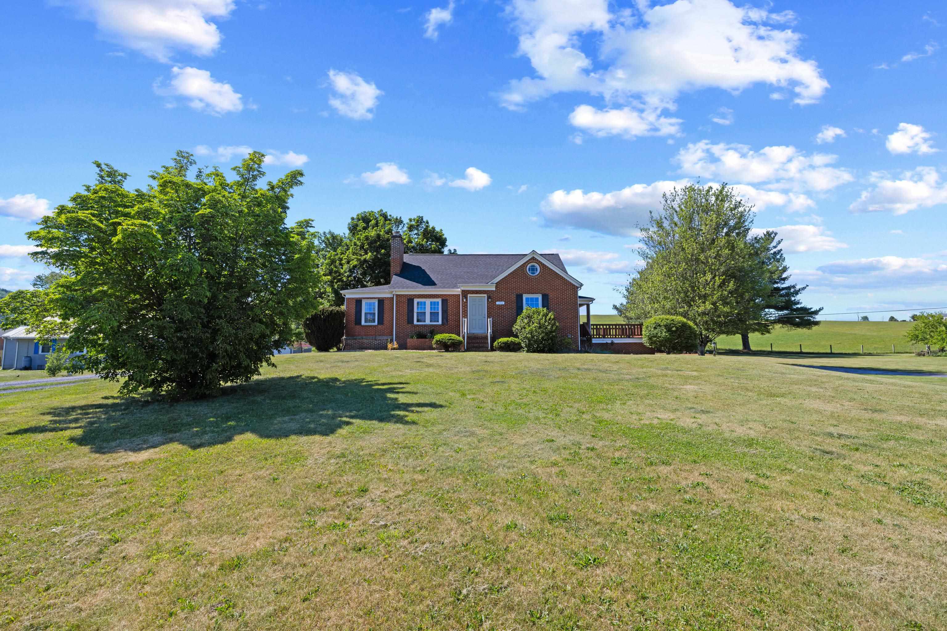 3246 CHURCHVILLE AVE, STAUNTON, Virginia 24401, 3 Bedrooms Bedrooms, ,2 BathroomsBathrooms,Residential,3246 CHURCHVILLE AVE,677391 MLS # 677391 3246 CHURCHVILLE AVE, STAUNTON, Virginia 24401, 3 Bedrooms Bedrooms, ,2 BathroomsBathrooms,Residential,3246 CHURCHVILLE AVE,677391 MLS # 677391