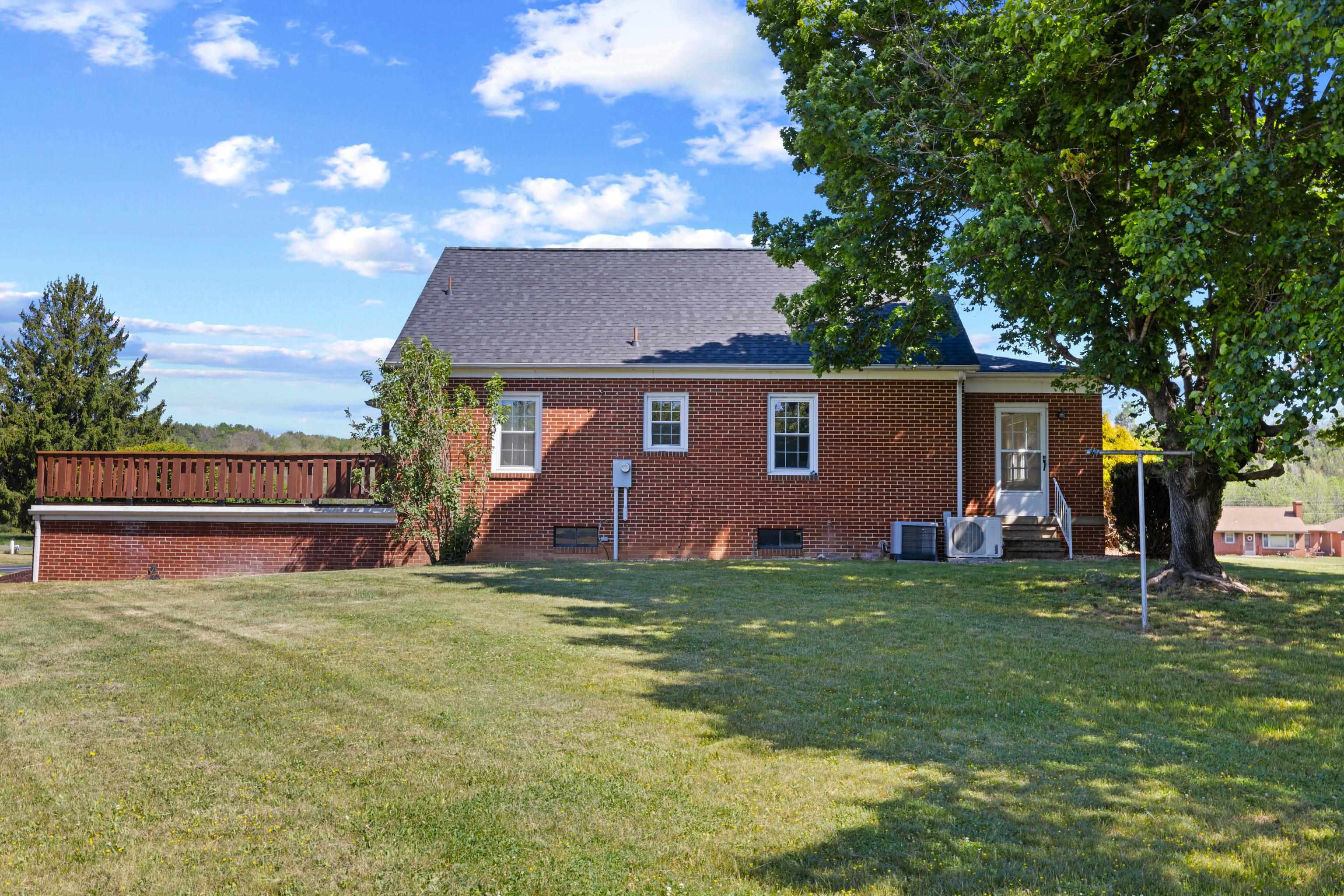 3246 CHURCHVILLE AVE, STAUNTON, Virginia 24401, 3 Bedrooms Bedrooms, ,2 BathroomsBathrooms,Residential,3246 CHURCHVILLE AVE,677391 MLS # 677391 3246 CHURCHVILLE AVE, STAUNTON, Virginia 24401, 3 Bedrooms Bedrooms, ,2 BathroomsBathrooms,Residential,3246 CHURCHVILLE AVE,677391 MLS # 677391