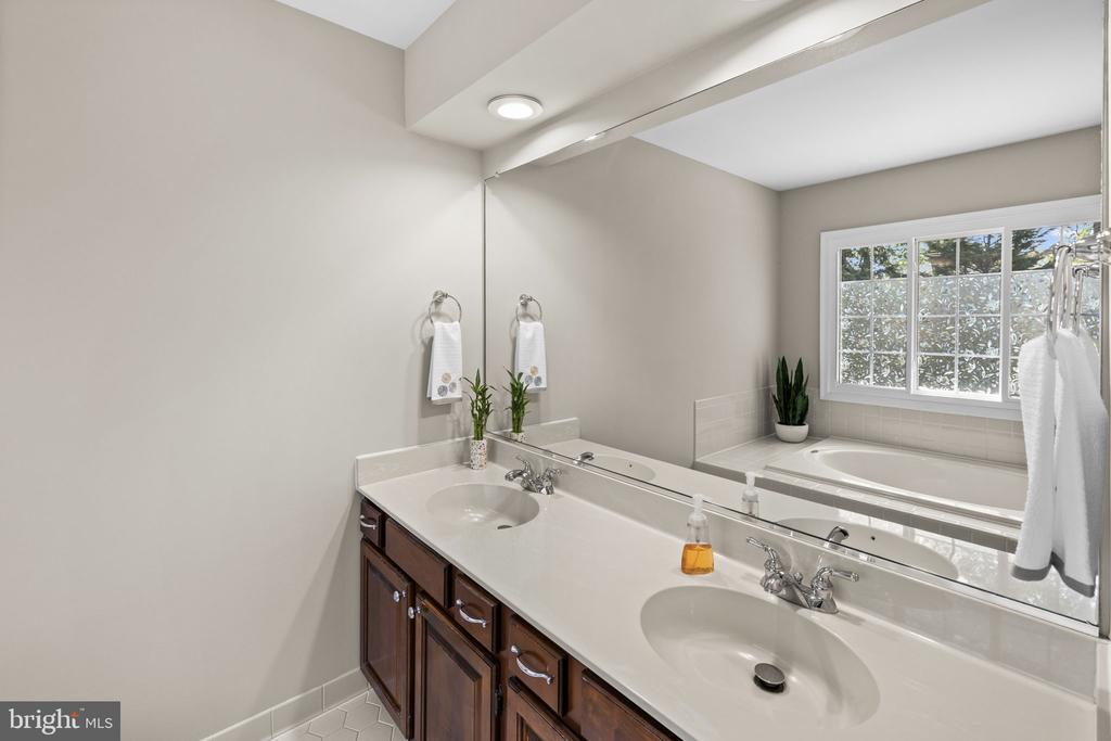 10742 BRIDLEREIN CT, SPOTSYLVANIA, Virginia 22553, 4 Bedrooms Bedrooms, ,2 BathroomsBathrooms,Residential,10742 BRIDLEREIN CT,VASP2042016 MLS # VASP2042016