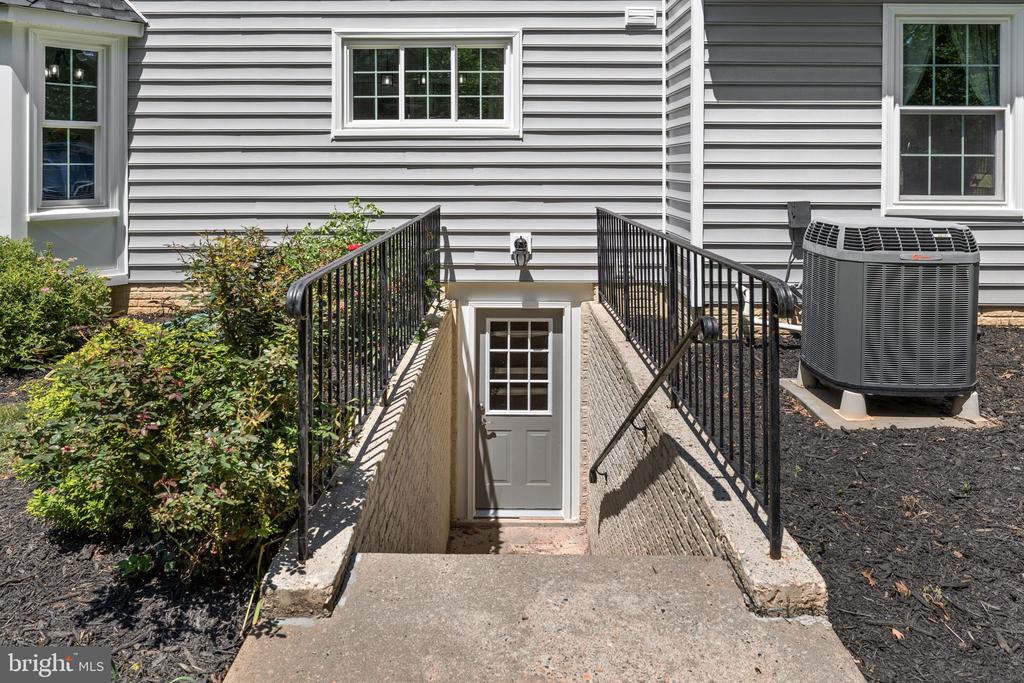 10742 BRIDLEREIN CT, SPOTSYLVANIA, Virginia 22553, 4 Bedrooms Bedrooms, ,2 BathroomsBathrooms,Residential,10742 BRIDLEREIN CT,VASP2042016 MLS # VASP2042016