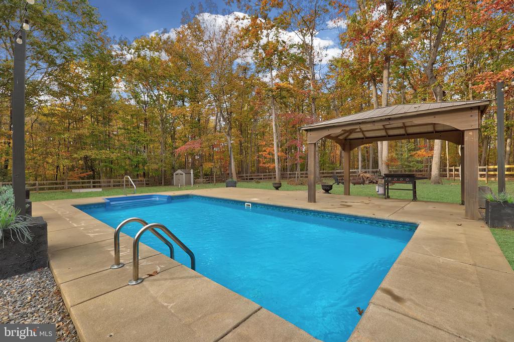 13612 PERIMETER DR, FREDERICKSBURG, Virginia 22407, 3 Bedrooms Bedrooms, ,3 BathroomsBathrooms,Residential,13612 PERIMETER DR,VASP2041930 MLS # VASP2041930