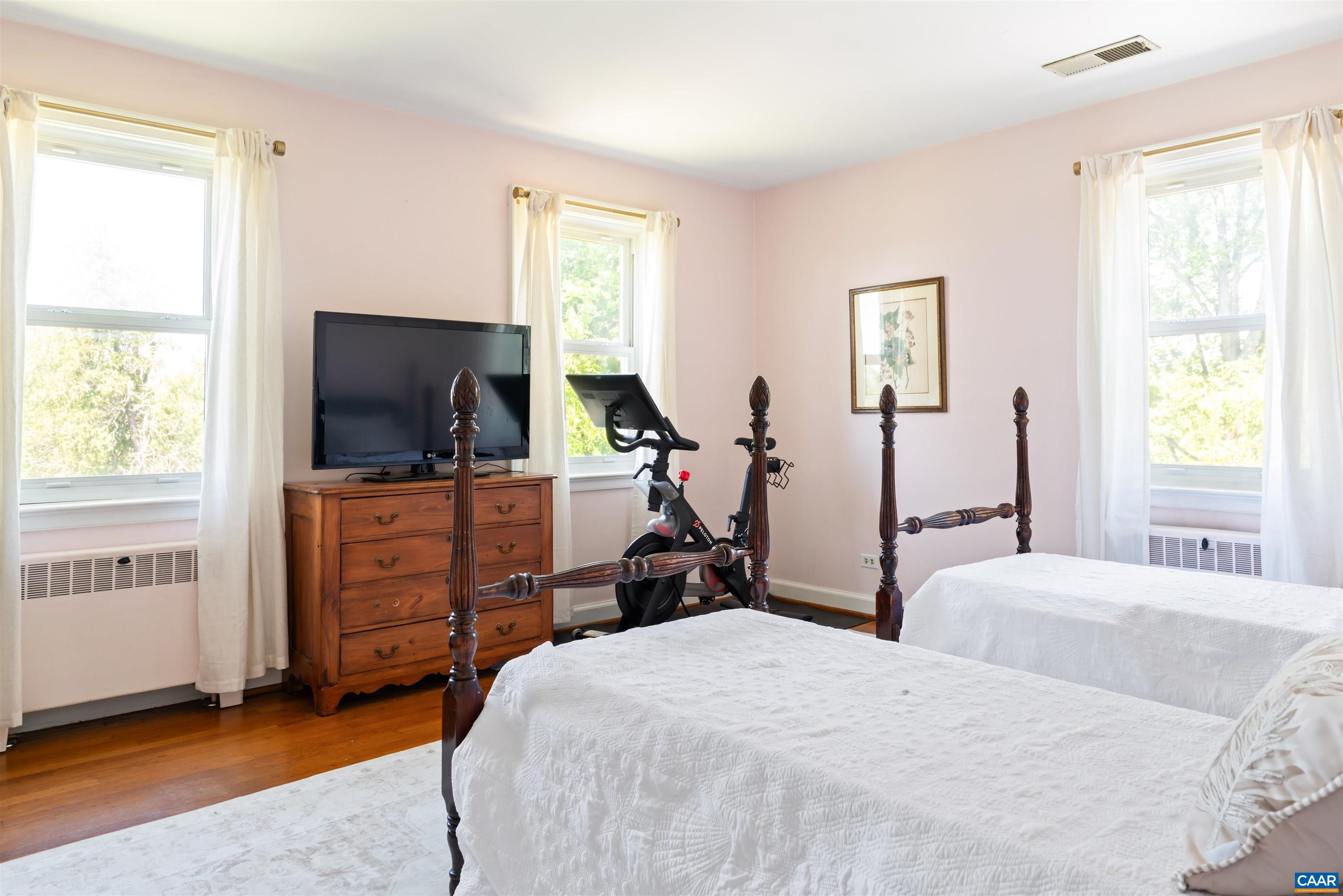 261 BLUE RIDGE DR, ORANGE, Virginia 22960, 6 Bedrooms Bedrooms, ,4 BathroomsBathrooms,Residential,261 BLUE RIDGE DR,677192 MLS # 677192 261 BLUE RIDGE DR, ORANGE, Virginia 22960, 6 Bedrooms Bedrooms, ,4 BathroomsBathrooms,Residential,261 BLUE RIDGE DR,677192 MLS # 677192