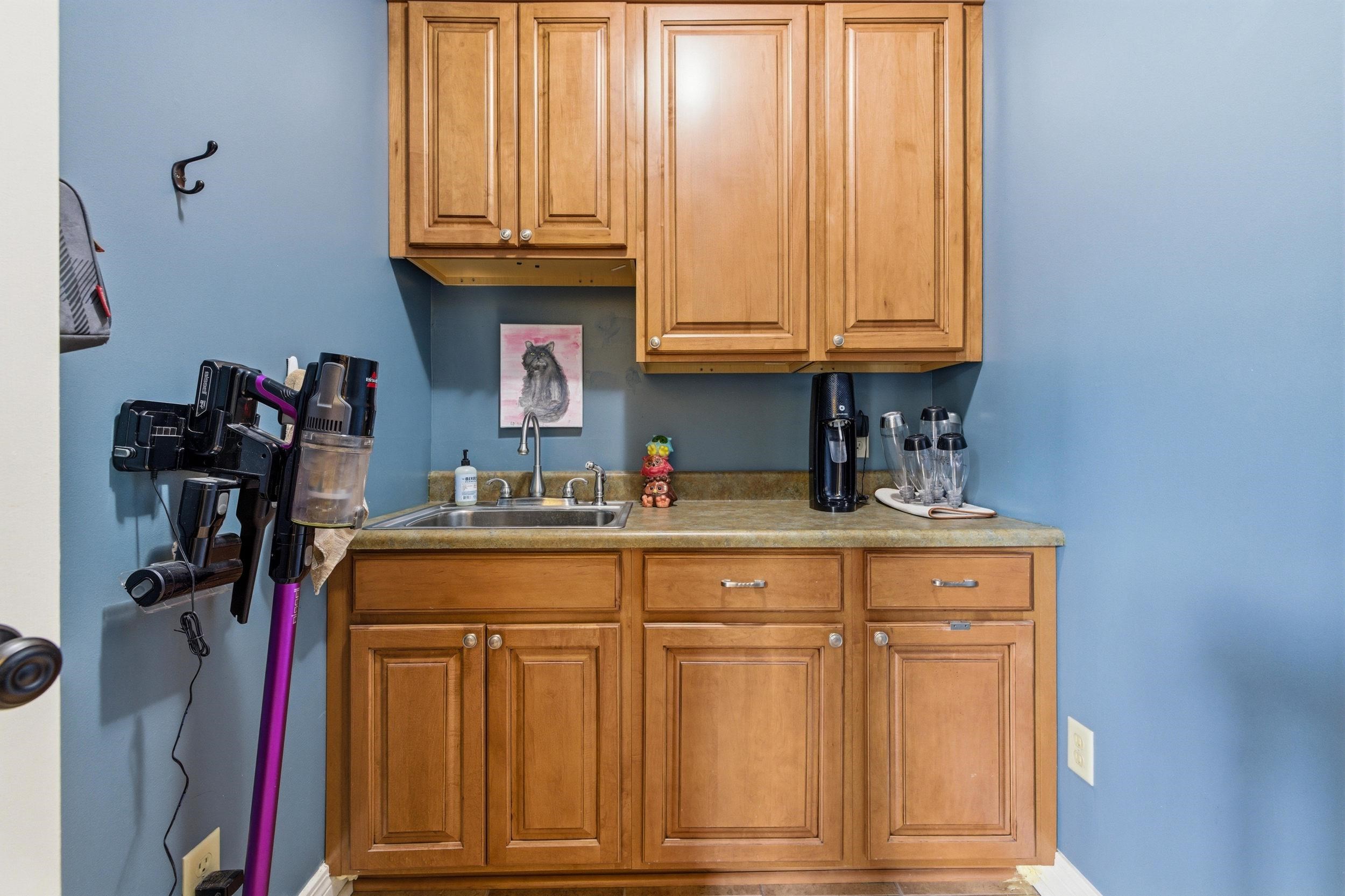 240 NORTHVIEW DR, DAYTON, Virginia 22821, 5 Bedrooms Bedrooms, ,4 BathroomsBathrooms,Residential,240 NORTHVIEW DR,677406 MLS # 677406