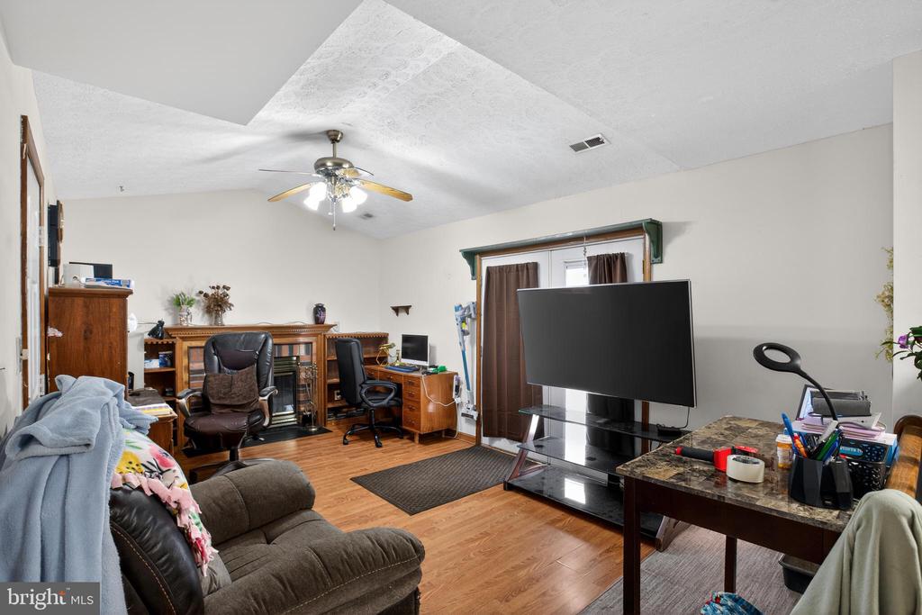 308 COOPER ST, SPOTSYLVANIA, Virginia 22551, 3 Bedrooms Bedrooms, ,2 BathroomsBathrooms,Residential,308 COOPER ST,VASP2042204 MLS # VASP2042204