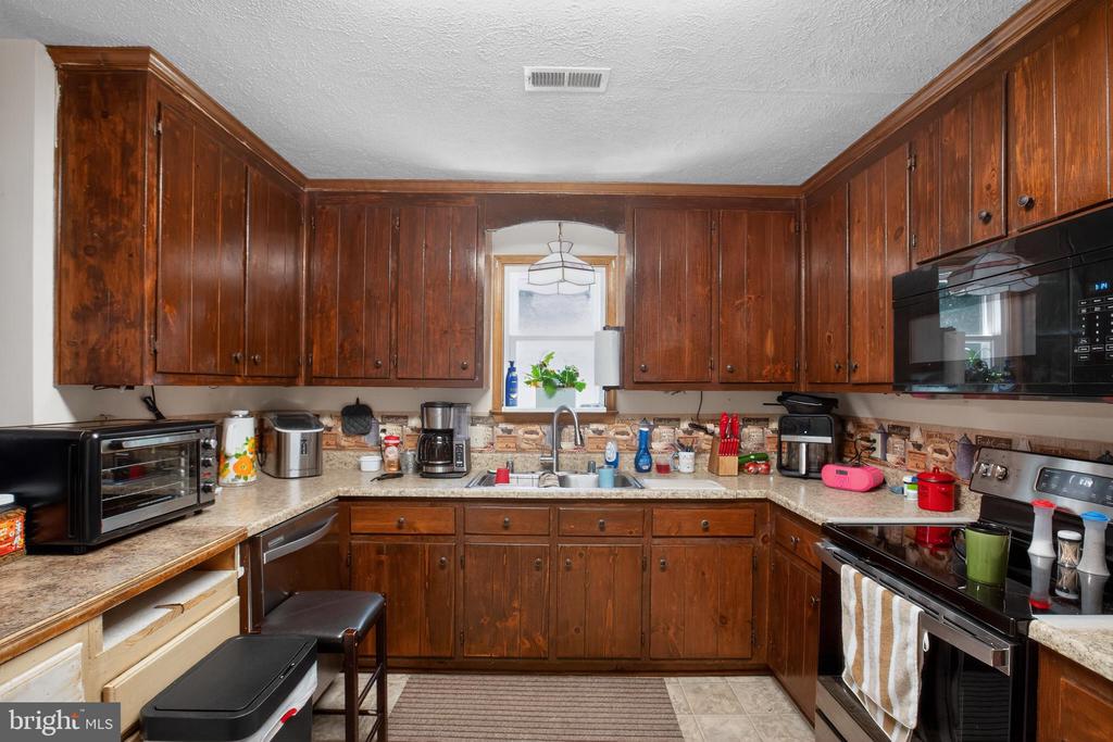 308 COOPER ST, SPOTSYLVANIA, Virginia 22551, 3 Bedrooms Bedrooms, ,2 BathroomsBathrooms,Residential,308 COOPER ST,VASP2042204 MLS # VASP2042204