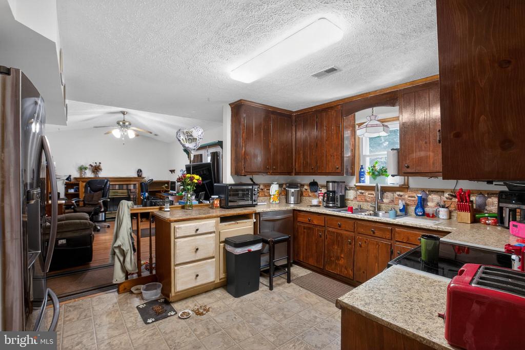 308 COOPER ST, SPOTSYLVANIA, Virginia 22551, 3 Bedrooms Bedrooms, ,2 BathroomsBathrooms,Residential,308 COOPER ST,VASP2042204 MLS # VASP2042204