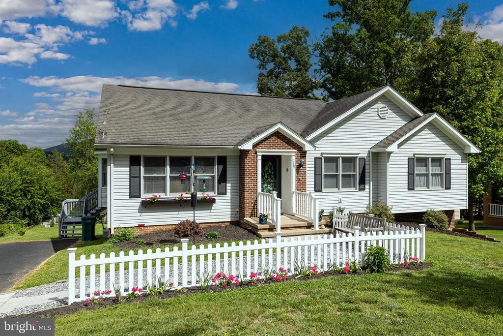 157 HERITAGE DR, LURAY, Virginia 22835, 3 Bedrooms Bedrooms, ,2 BathroomsBathrooms,Residential,157 HERITAGE DR,VAPA2006476 MLS # VAPA2006476 157 HERITAGE DR, LURAY, Virginia 22835, 3 Bedrooms Bedrooms, ,2 BathroomsBathrooms,Residential,157 HERITAGE DR,VAPA2006476 MLS # VAPA2006476