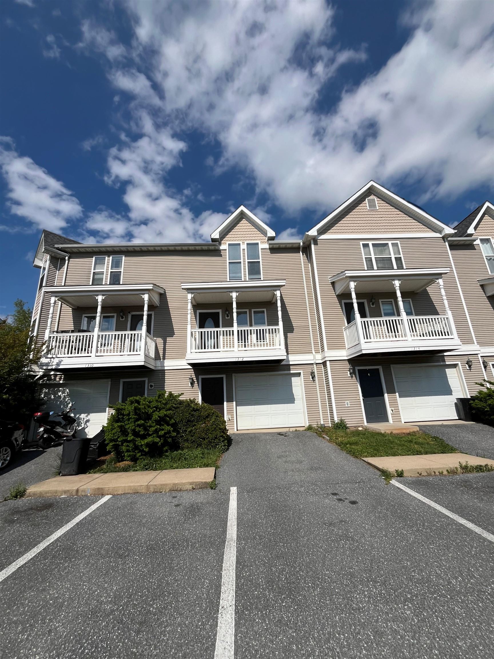 1312 VICTORIAN VILLAGE DR, HARRISONBURG, Virginia 22802, 2 Bedrooms Bedrooms, ,2 BathroomsBathrooms,Residential,1312 VICTORIAN VILLAGE DR,676895 MLS # 676895
