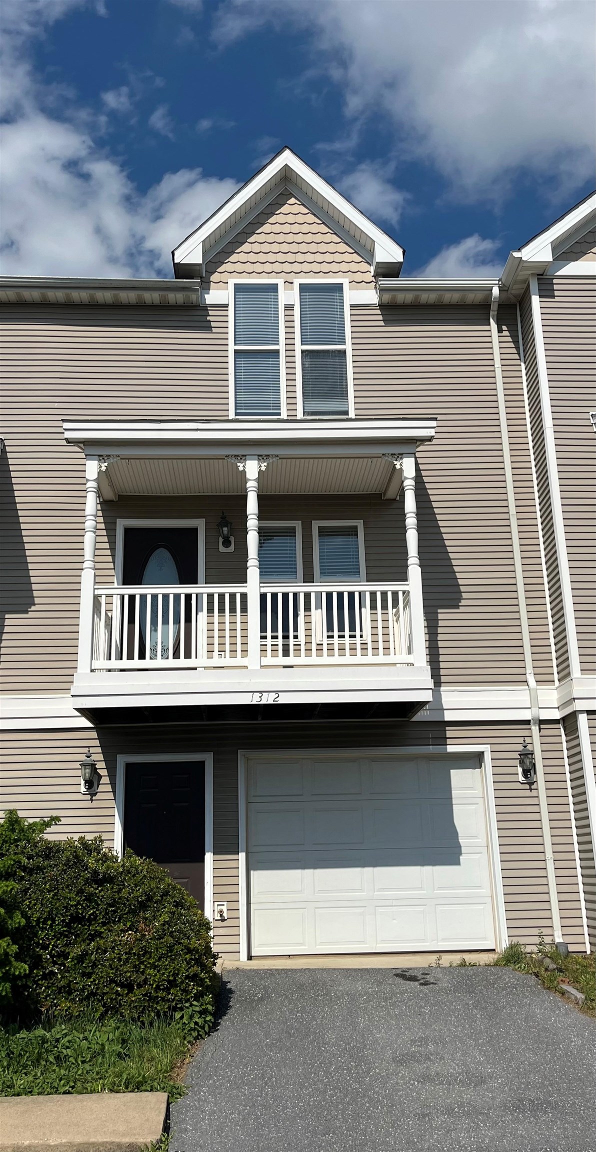 1312 VICTORIAN VILLAGE DR, HARRISONBURG, Virginia 22802, 2 Bedrooms Bedrooms, ,2 BathroomsBathrooms,Residential,1312 VICTORIAN VILLAGE DR,676895 MLS # 676895