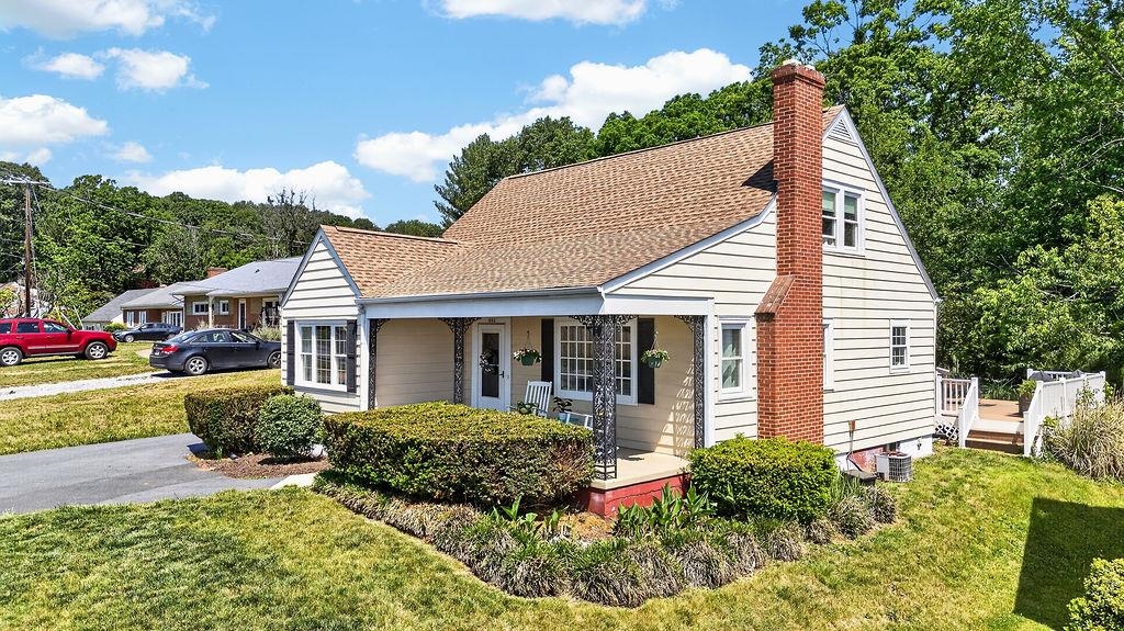 1003 SKYMONT RD, STAUNTON, Virginia 24401, 3 Bedrooms Bedrooms, ,1 BathroomBathrooms,Residential,1003 SKYMONT RD,677440 MLS # 677440