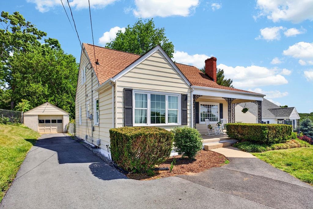 1003 SKYMONT RD, STAUNTON, Virginia 24401, 3 Bedrooms Bedrooms, ,1 BathroomBathrooms,Residential,1003 SKYMONT RD,677440 MLS # 677440