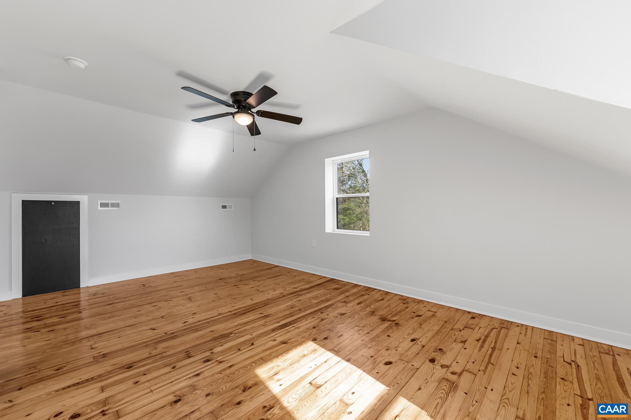 Enhanced by overhead lighting -as in every room, it delivers a bright and comfortable environment to lay your head down at night Enhanced by overhead lighting -as in every room, it delivers a bright and comfortable environment to lay your head down at night