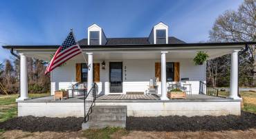 Move in ready, all you have to do is unpack in this maintenance free home on 2 acres. Short drive to Zions crossroads, great for split commuters- Charlottesville or Richmond. High Speed internet available