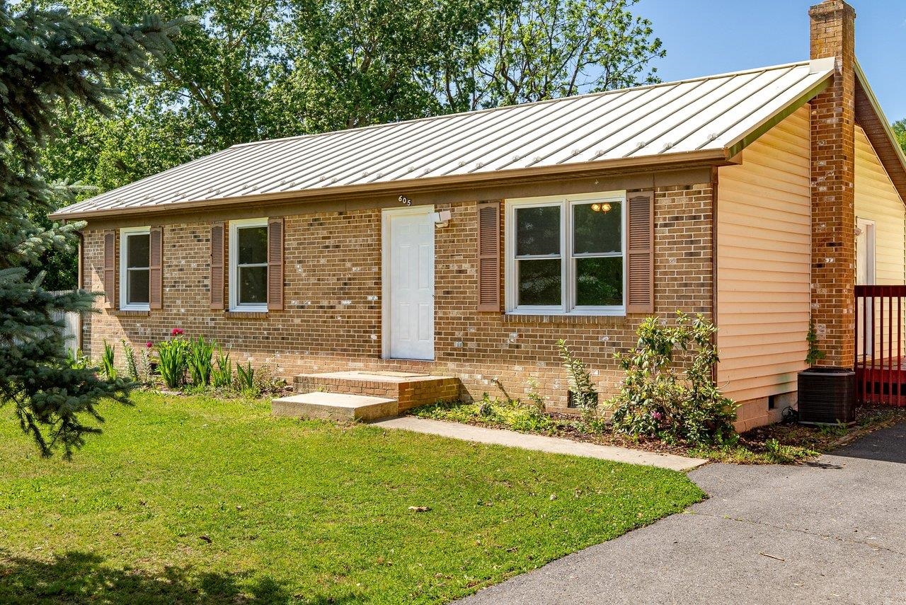 605 13TH ST, GROTTOES, Virginia 24441, 3 Bedrooms Bedrooms, ,1 BathroomBathrooms,Residential,605 13TH ST,677444 MLS # 677444