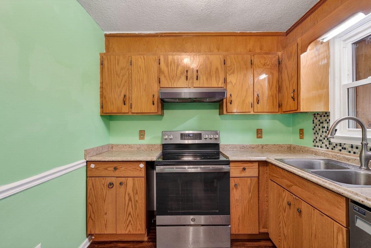 605 13TH ST, GROTTOES, Virginia 24441, 3 Bedrooms Bedrooms, ,1 BathroomBathrooms,Residential,605 13TH ST,677444 MLS # 677444