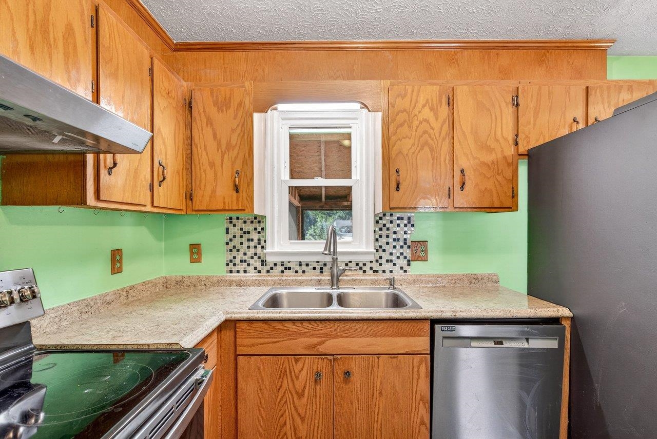 605 13TH ST, GROTTOES, Virginia 24441, 3 Bedrooms Bedrooms, ,1 BathroomBathrooms,Residential,605 13TH ST,677444 MLS # 677444