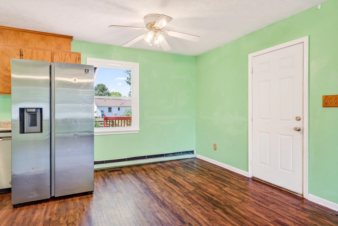 605 13TH ST, GROTTOES, Virginia 24441, 3 Bedrooms Bedrooms, ,1 BathroomBathrooms,Residential,605 13TH ST,677444 MLS # 677444