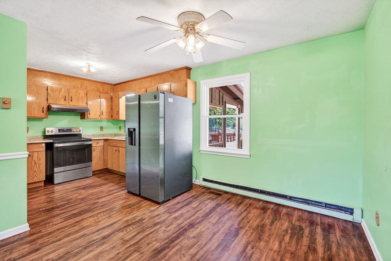 605 13TH ST, GROTTOES, Virginia 24441, 3 Bedrooms Bedrooms, ,1 BathroomBathrooms,Residential,605 13TH ST,677444 MLS # 677444