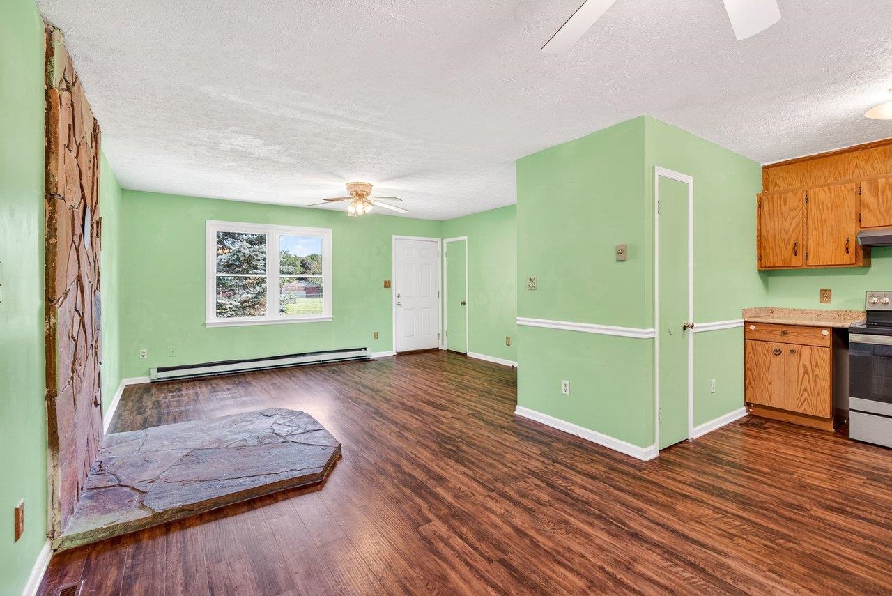 605 13TH ST, GROTTOES, Virginia 24441, 3 Bedrooms Bedrooms, ,1 BathroomBathrooms,Residential,605 13TH ST,677444 MLS # 677444