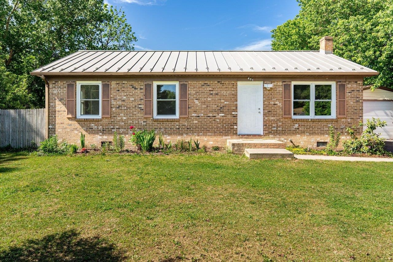 605 13TH ST, GROTTOES, Virginia 24441, 3 Bedrooms Bedrooms, ,1 BathroomBathrooms,Residential,605 13TH ST,677444 MLS # 677444