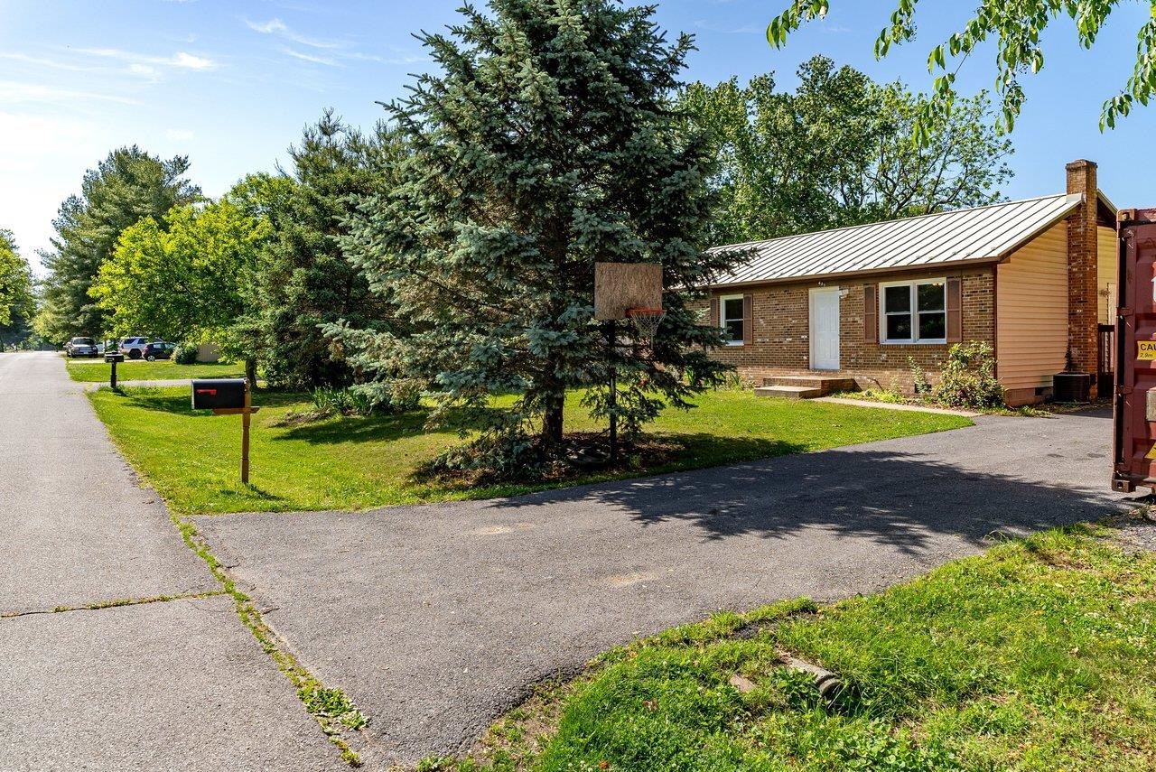 605 13TH ST, GROTTOES, Virginia 24441, 3 Bedrooms Bedrooms, ,1 BathroomBathrooms,Residential,605 13TH ST,677444 MLS # 677444