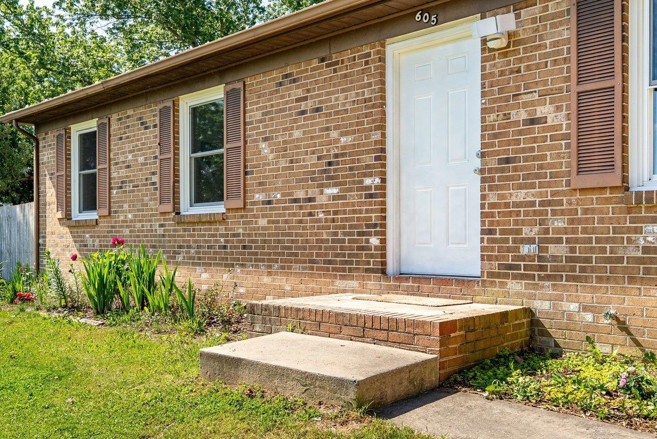 605 13TH ST, GROTTOES, Virginia 24441, 3 Bedrooms Bedrooms, ,1 BathroomBathrooms,Residential,605 13TH ST,677444 MLS # 677444