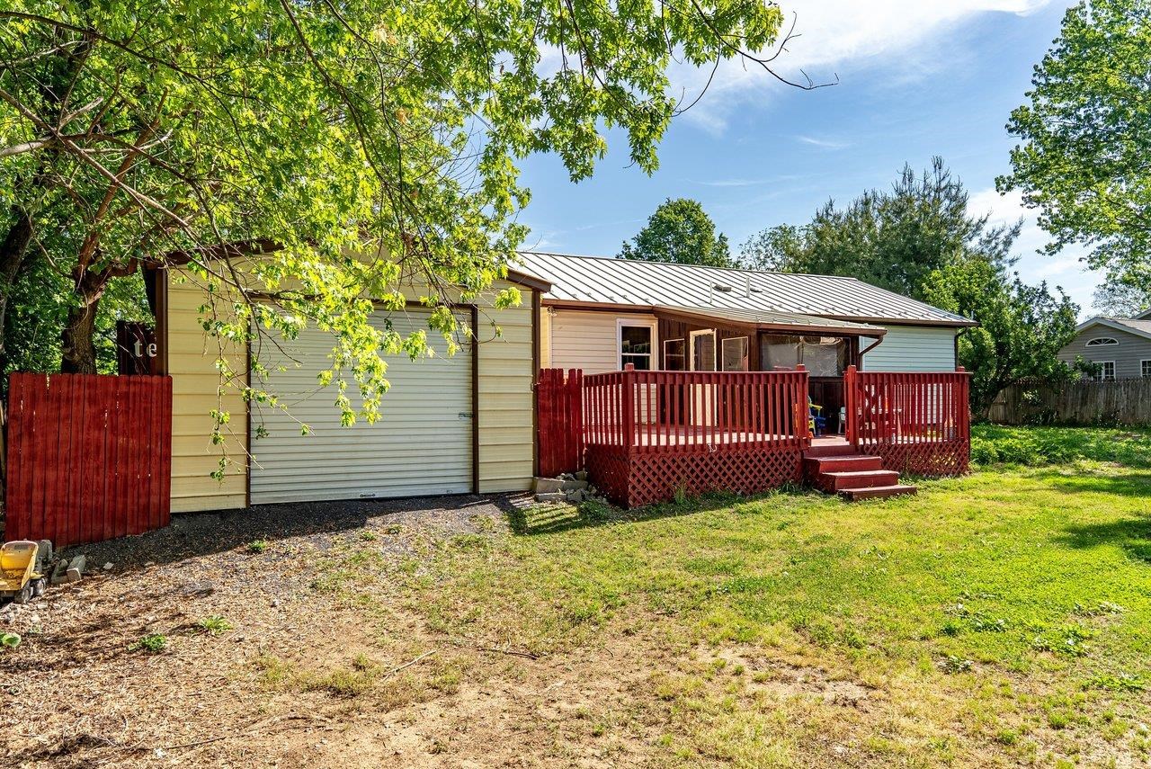 605 13TH ST, GROTTOES, Virginia 24441, 3 Bedrooms Bedrooms, ,1 BathroomBathrooms,Residential,605 13TH ST,677444 MLS # 677444
