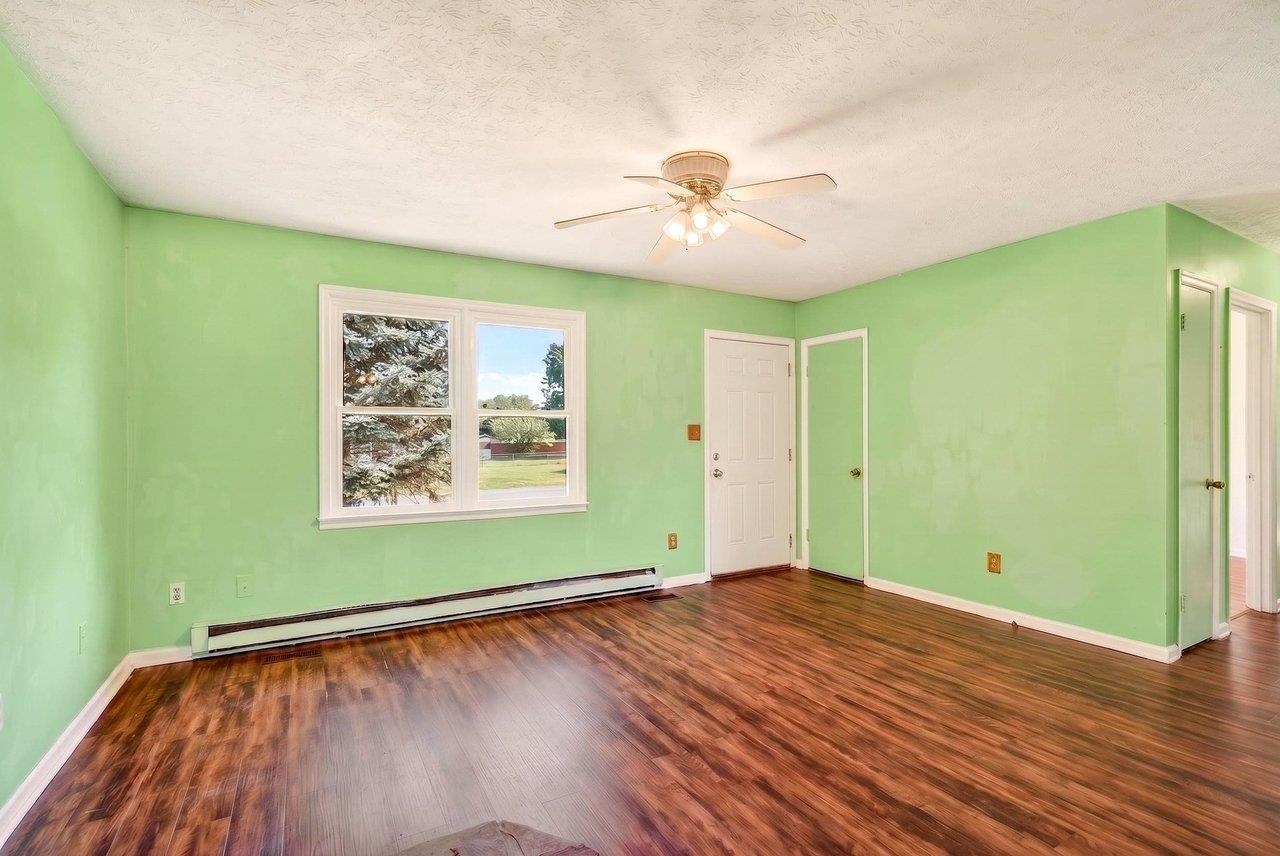 605 13TH ST, GROTTOES, Virginia 24441, 3 Bedrooms Bedrooms, ,1 BathroomBathrooms,Residential,605 13TH ST,677444 MLS # 677444