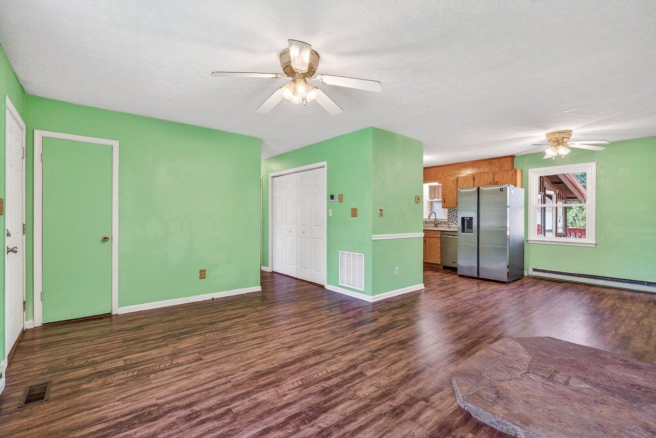 605 13TH ST, GROTTOES, Virginia 24441, 3 Bedrooms Bedrooms, ,1 BathroomBathrooms,Residential,605 13TH ST,677444 MLS # 677444
