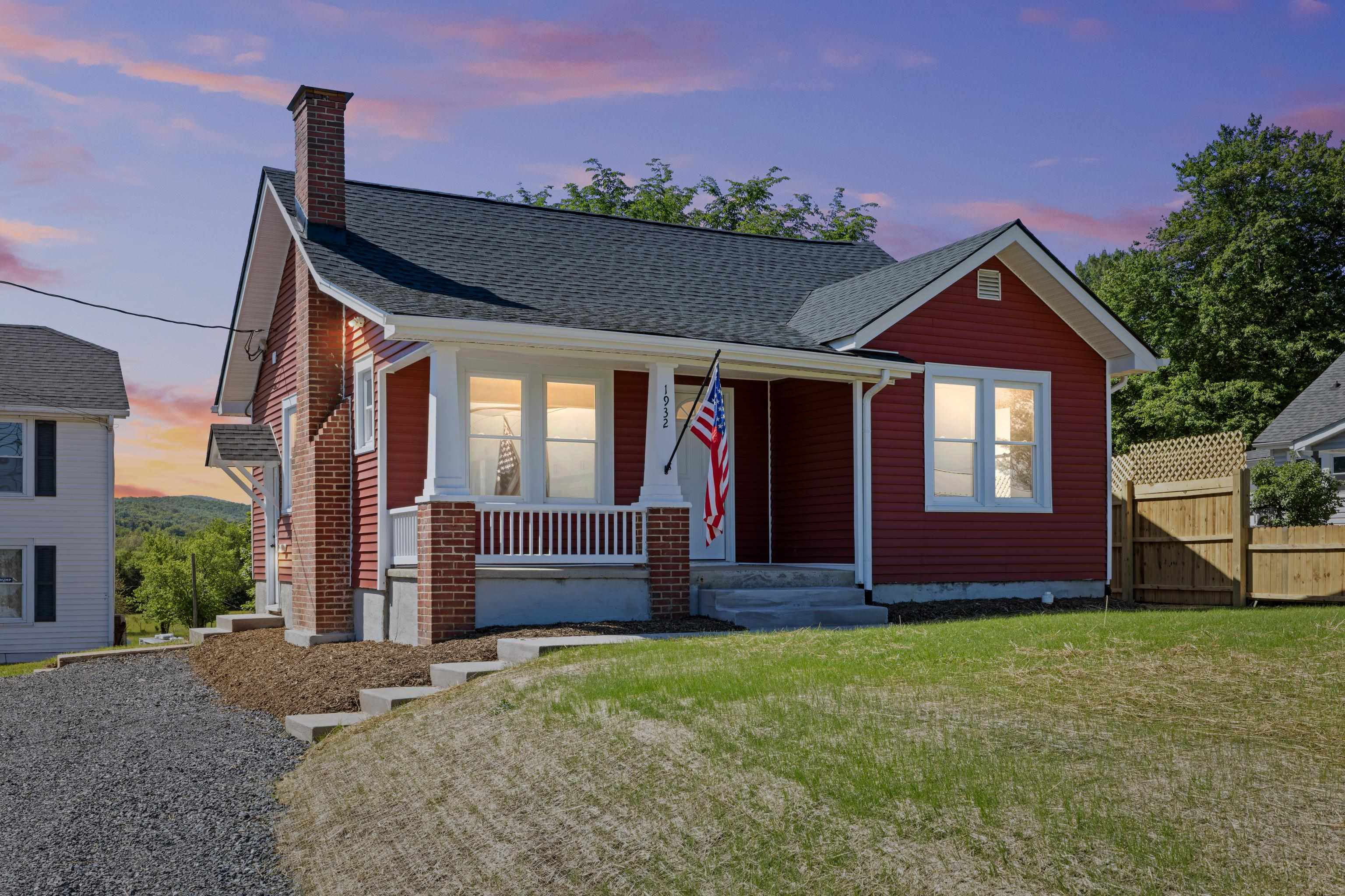 1932 LYNDHURST RD, WAYNESBORO, Virginia 22980, 2 Bedrooms Bedrooms, ,1 BathroomBathrooms,Residential,1932 LYNDHURST RD,677447 MLS # 677447