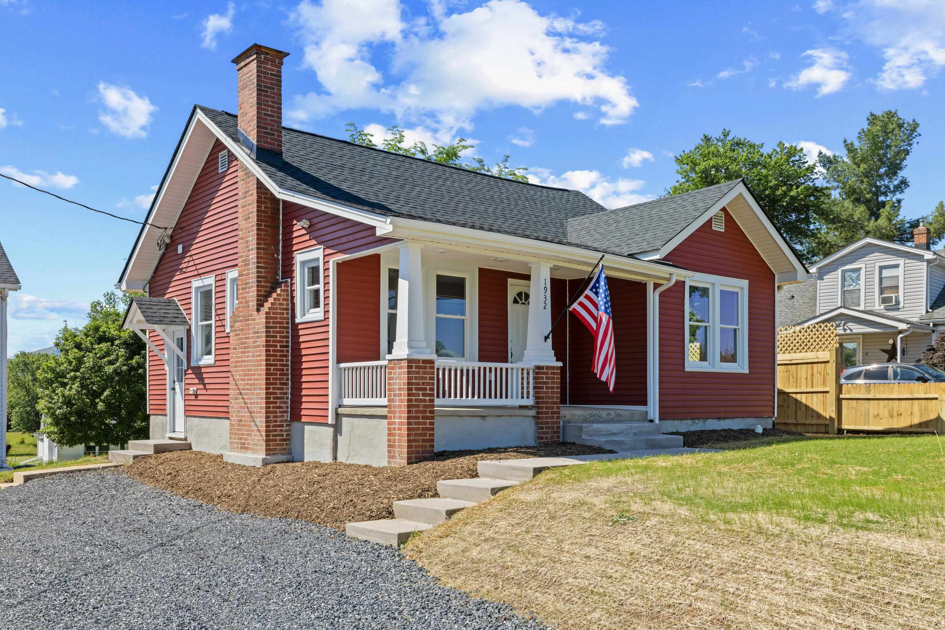 1932 LYNDHURST RD, WAYNESBORO, Virginia 22980, 2 Bedrooms Bedrooms, ,1 BathroomBathrooms,Residential,1932 LYNDHURST RD,677447 MLS # 677447